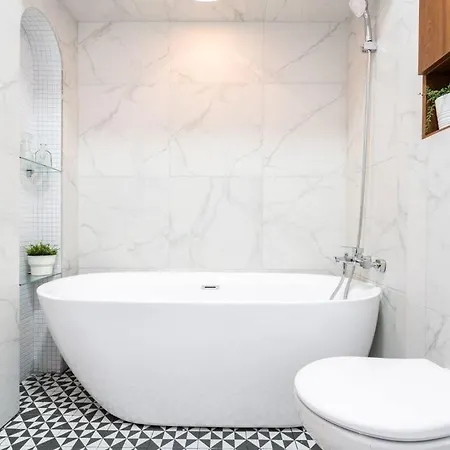 Elite One Bedroom Old Town Apartment