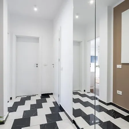 Elite One Bedroom Old Town Apartment