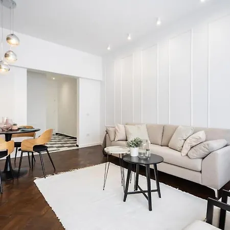 Elite One Bedroom Old Town Apartment *