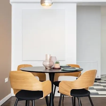 Elite One Bedroom Old Town
